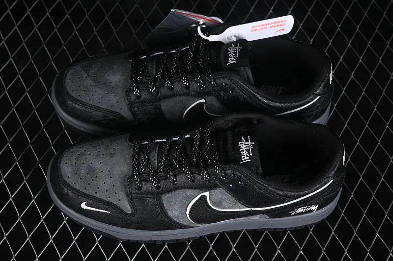 All categories Nk SB Dunk Series Nk SB Dunk Low High-end customized low-top sneakers Nike SB Dunk Low Year of the Horse limited black horse High-end customized low-top casual sneakers SD8888-010